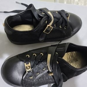 (NWT) Girls Sneakers